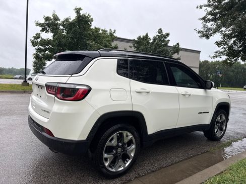 Used 2018 Jeep Compass Limited AWD/4WD image 5