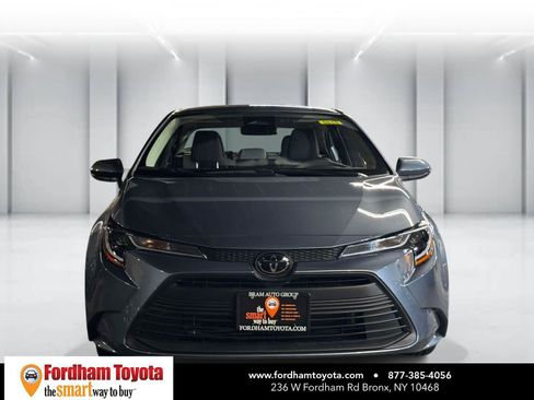 Used 2025 Toyota Corolla LE FWD image 2