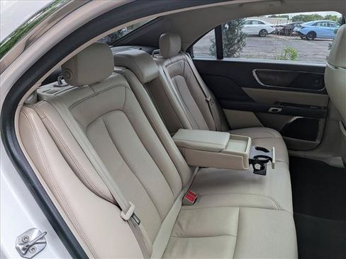 Used 2018 Lincoln Continental Reserve AWD/4WD image 16