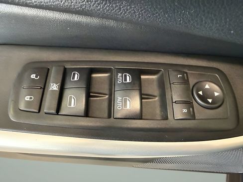 Used 2018 Jeep Cherokee Trailhawk w/ Quick Order Package 27L AWD/4WD image 16