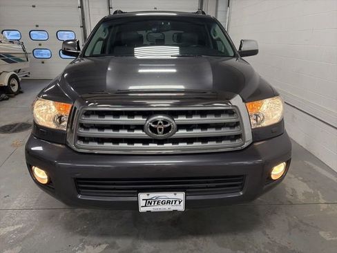 Used 2011 Toyota Sequoia Limited AWD/4WD image 2