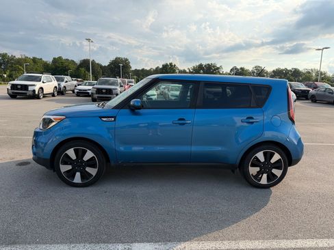 Used 2017 Kia Soul + w/ Designer's Package FWD image 2