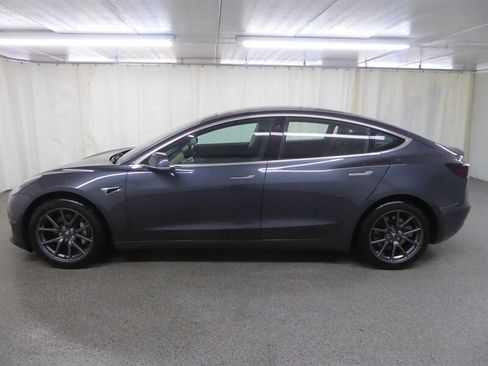 Used 2018 Tesla Model 3 Mid Range image 4