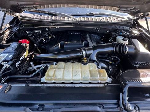 Used 2019 Ford Expedition Platinum image 2