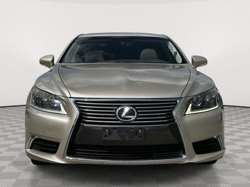 Used 2013 Lexus LS 460 w/ Comfort Pkg RWD image 2