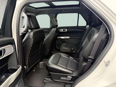 Used 2022 Ford Explorer Limited w/ Equipment Group 301A AWD/4WD image 5