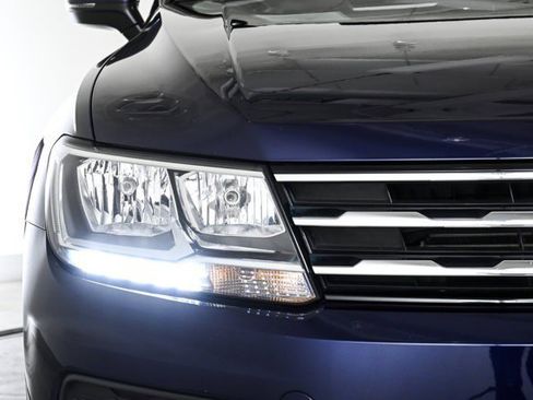 Used 2021 Volkswagen Tiguan SE w/ Panoramic Sunroof Package image 4