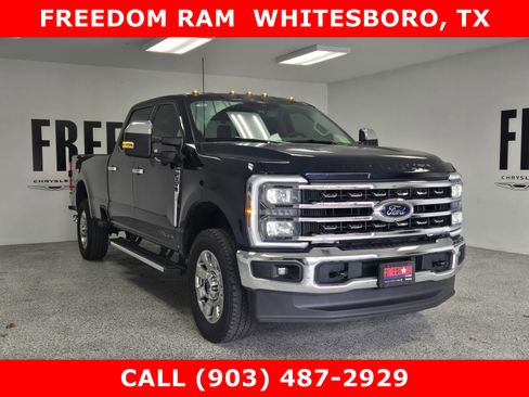 Used 2025 Ford F350 Lariat w/ Chrome Package image 2