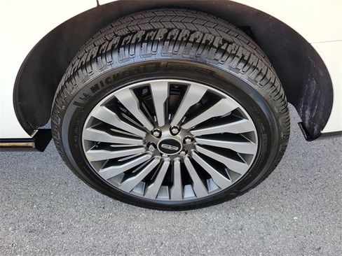 Used 2020 Lincoln Navigator Reserve w/ Luxury Package image 6