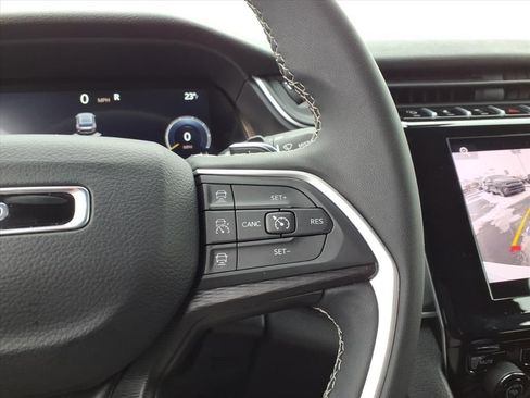 Certified 2025 Jeep Grand Cherokee L Laredo image 18