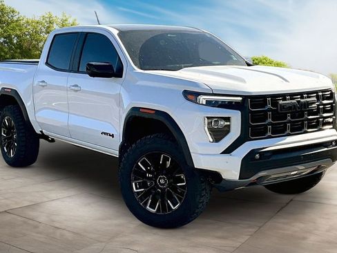 Used 2024 GMC Canyon AT4 w/ AT4 Premium Package AWD/4WD image 8