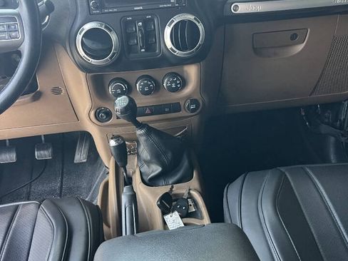 Used 2011 Jeep Wrangler Unlimited Rubicon w/ Dual Top Group AWD/4WD image 12