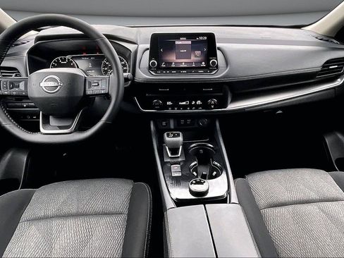 Used 2025 Nissan Rogue SV AWD/4WD image 8
