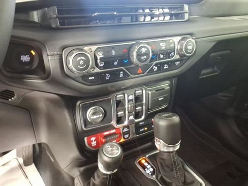 Used 2025 Jeep Gladiator Rubicon AWD/4WD image 22