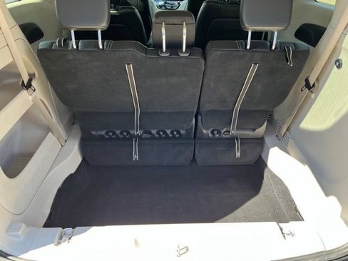 Certified 2023 Chrysler Pacifica Touring-L FWD image 11