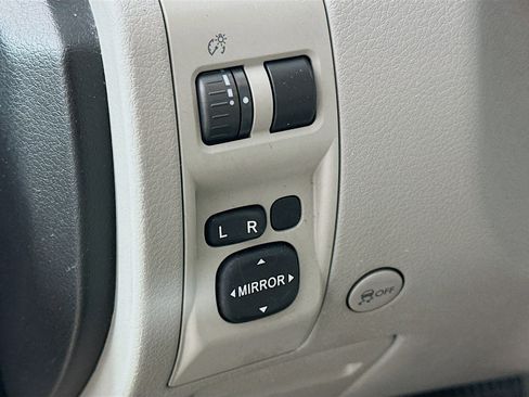 Used 2010 Subaru Forester 2.5X image 16