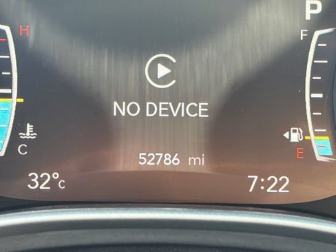 Used 2024 Chrysler Pacifica Touring-L FWD image 25