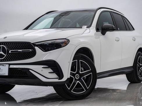 Used 2024 Mercedes-Benz GLC 300 4MATIC image 2