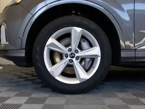 Used 2024 Audi Q7 2.0T Premium w/ Convenience Package AWD/4WD image 9