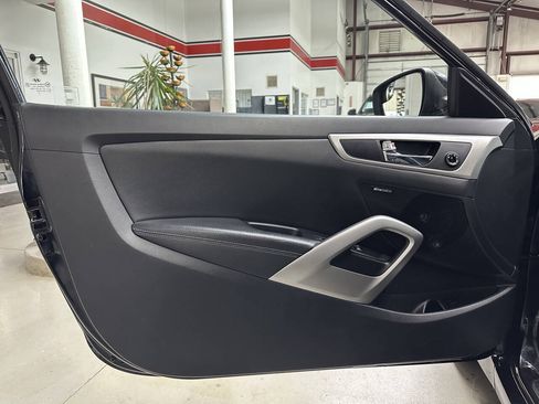 Used 2015 Hyundai Veloster RE:FLEX Edition FWD image 10