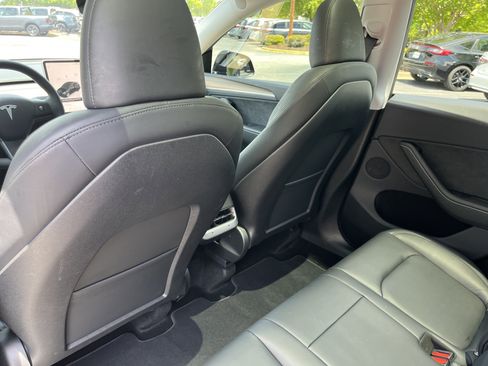 Used 2024 Tesla Model Y Long Range AWD/4WD image 17