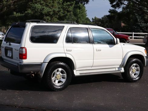 Used 2000 Toyota 4Runner SR5 image 4