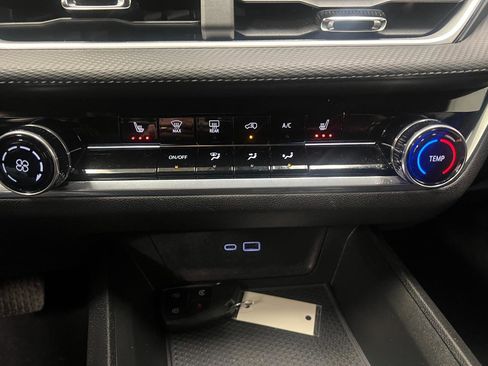 Used 2025 Chevrolet Equinox LT FWD image 44