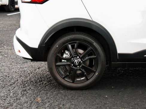 Used 2024 Nissan Kicks SR w/ SR Premium Package FWD image 4