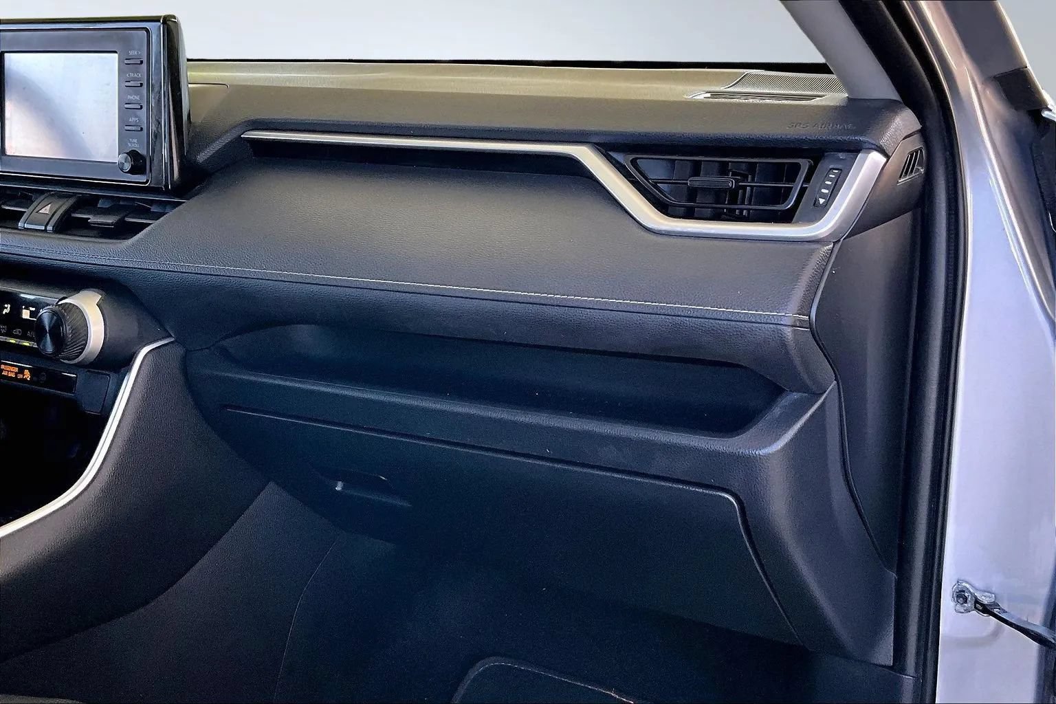 Used 2019 Toyota RAV4 LE FWD image 23