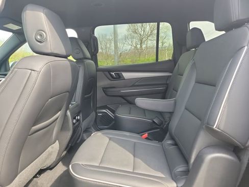 Used 2025 Buick Enclave Preferred AWD/4WD image 10