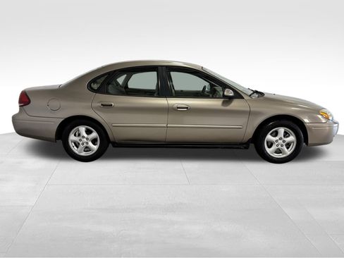 Used 2004 Ford Taurus SE image 4