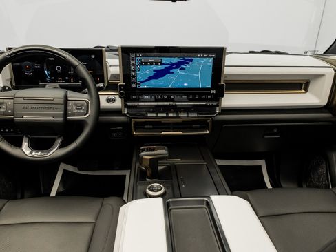 Used 2024 GMC Hummer EV 2X image 40