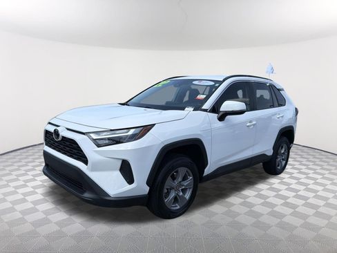 Certified 2022 Toyota RAV4 XLE FWD image 3