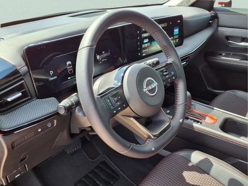 Certified 2025 Nissan Kicks SR image 17