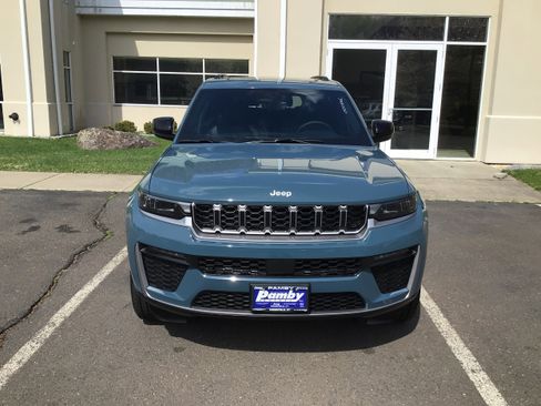 New 2026 Jeep Grand Cherokee L Limited AWD/4WD image 2