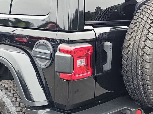 Used 2021 Jeep Wrangler Unlimited Sahara AWD/4WD image 37