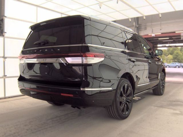 Used 2024 Lincoln Navigator Reserve AWD/4WD image 7