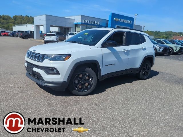 Used 2025 Jeep Compass Latitude AWD/4WD image 1