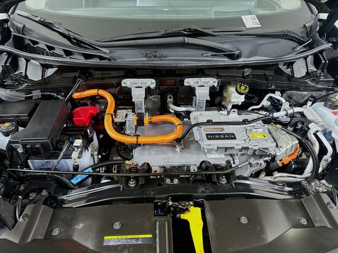 Used 2023 Nissan Ariya FWD image 33