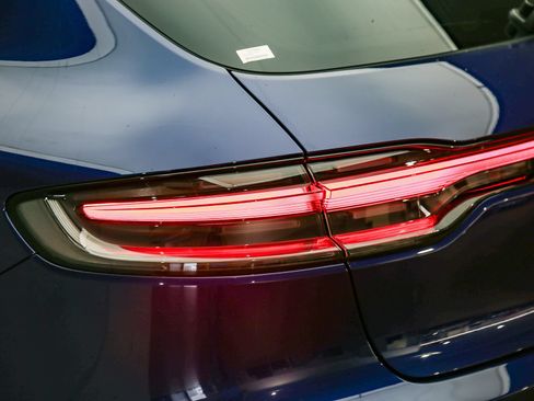 Certified 2026 Porsche Macan AWD/4WD image 15