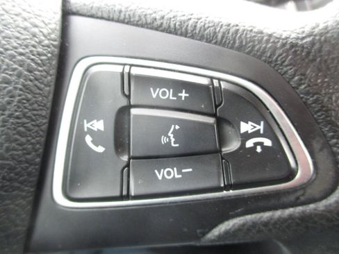 Used 2018 Ford Focus SEL FWD image 19