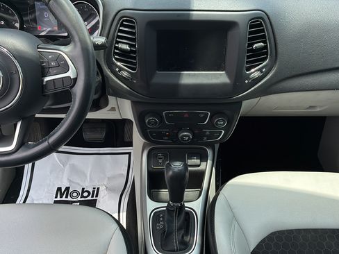 Used 2019 Jeep Compass Latitude FWD image 32