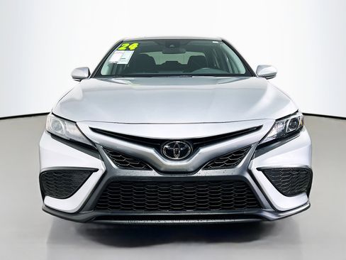 Used 2024 Toyota Camry SE image 11