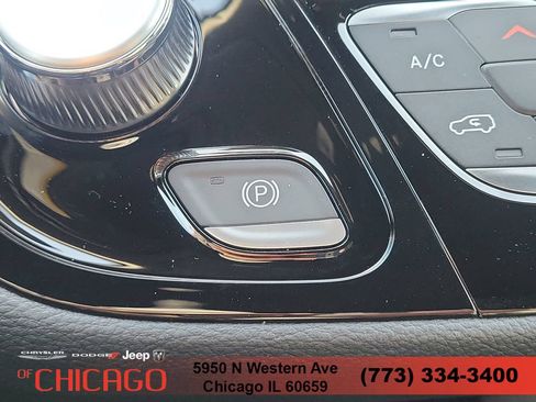 New 2026 Chrysler Pacifica Select AWD/4WD image 30