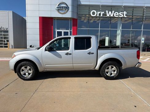 Used 2012 Nissan Frontier SV RWD image 2