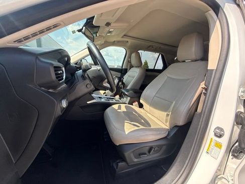 Used 2021 Ford Explorer Limited w/ Equipment Group 301A RWD image 10