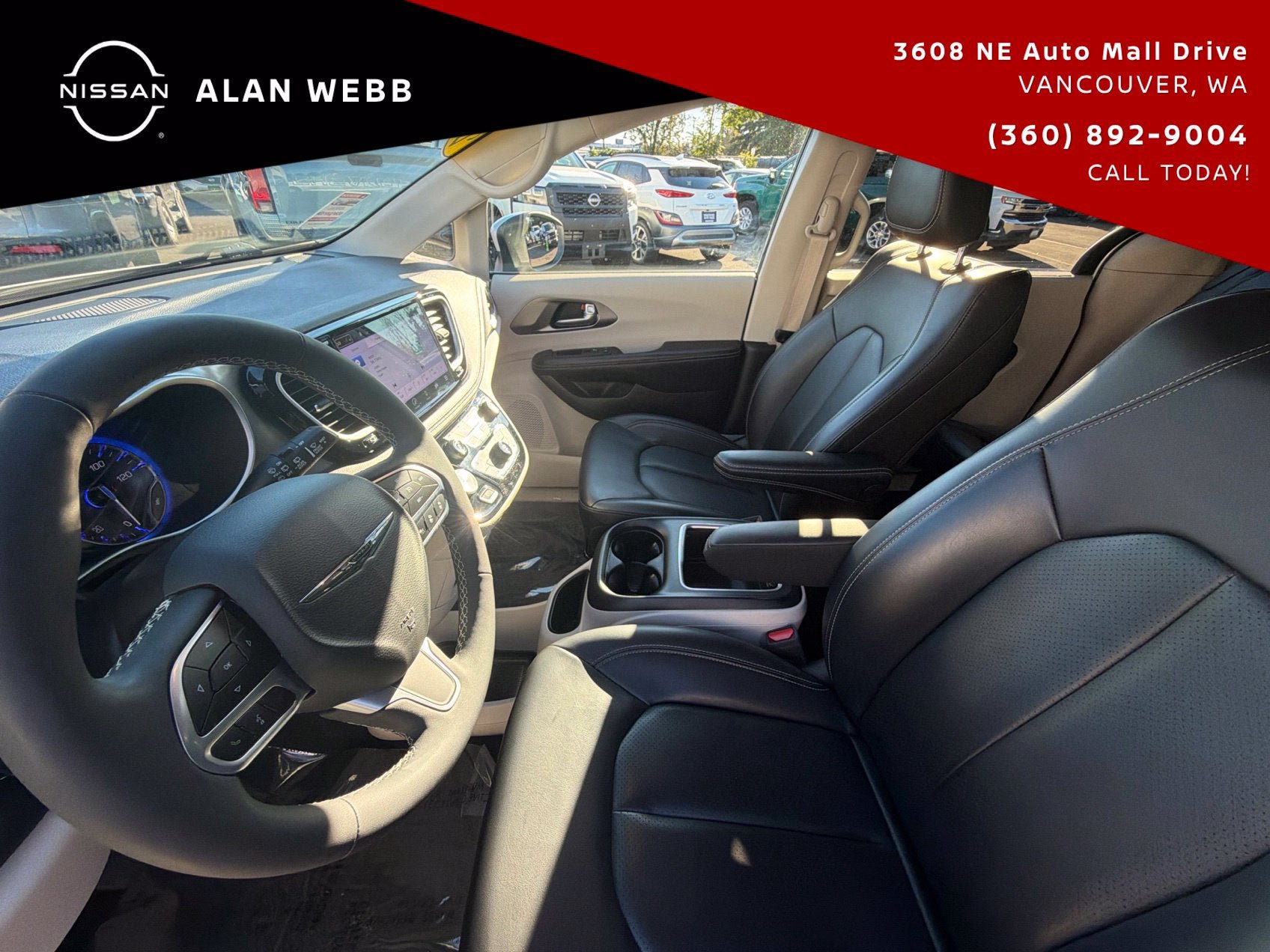 Used 2023 Chrysler Pacifica Touring-L FWD image 11