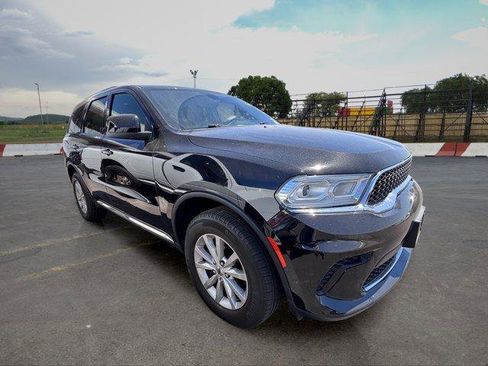 Used 2023 Dodge Durango SXT AWD/4WD image 2
