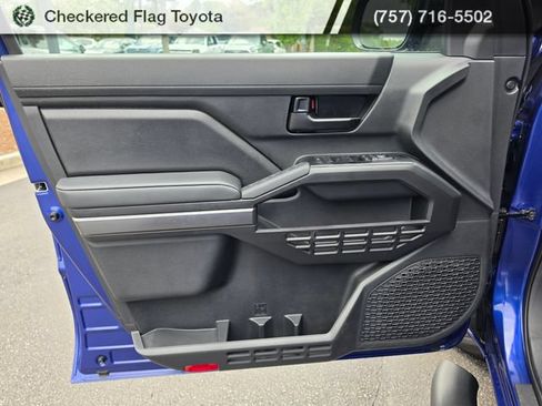 Used 2025 Toyota Tacoma SR5 AWD/4WD image 17