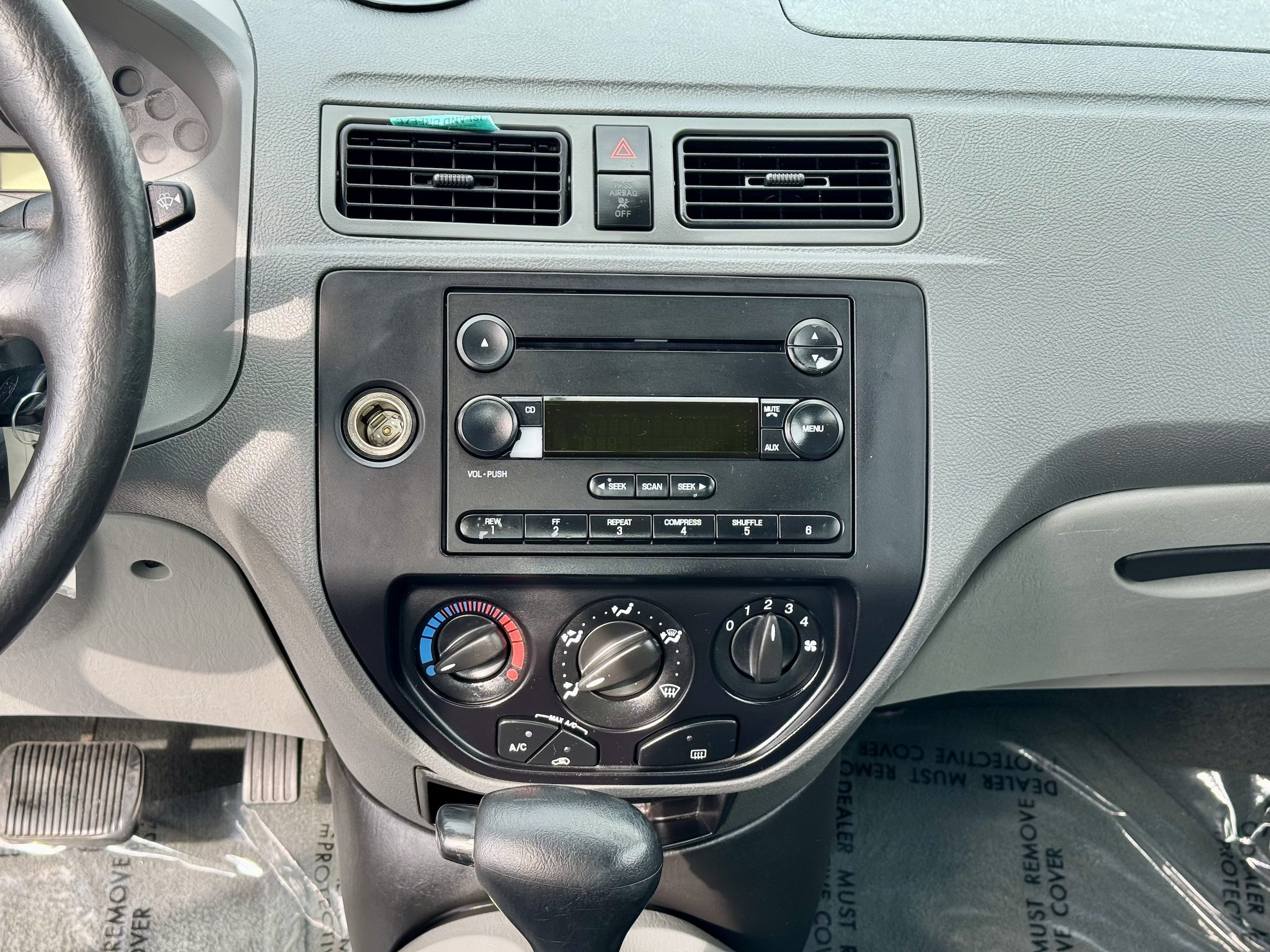 Used 2005 Ford Focus S FWD image 15